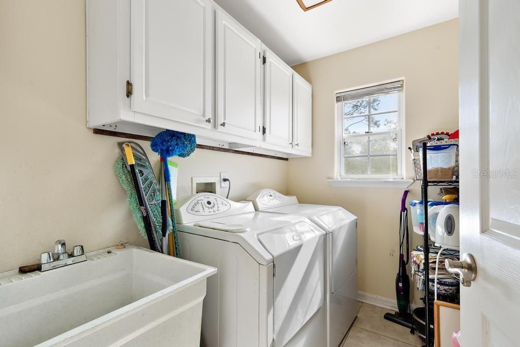 Active With Contract: $274,900 (3 beds, 2 baths, 1773 Square Feet)