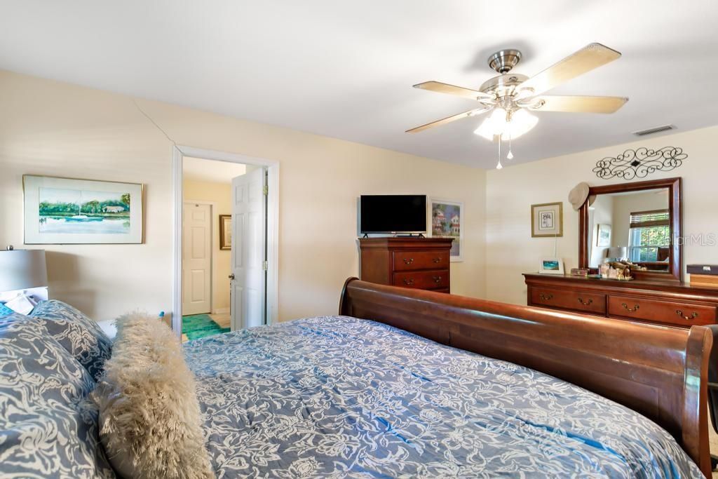 Active With Contract: $274,900 (3 beds, 2 baths, 1773 Square Feet)