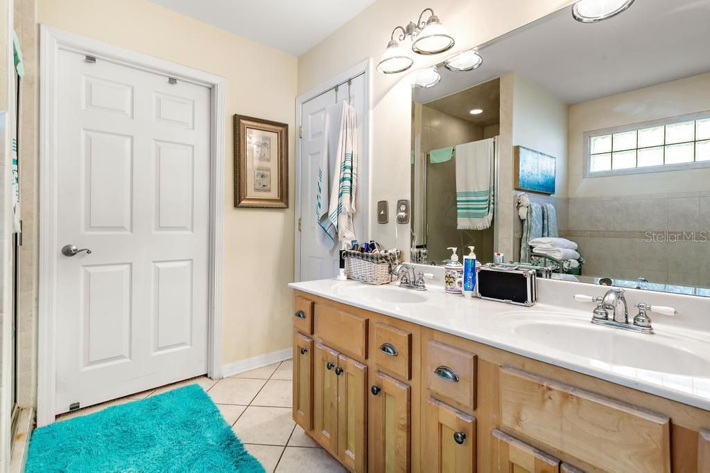 Active With Contract: $274,900 (3 beds, 2 baths, 1773 Square Feet)