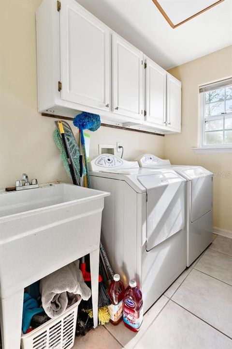 Active With Contract: $274,900 (3 beds, 2 baths, 1773 Square Feet)