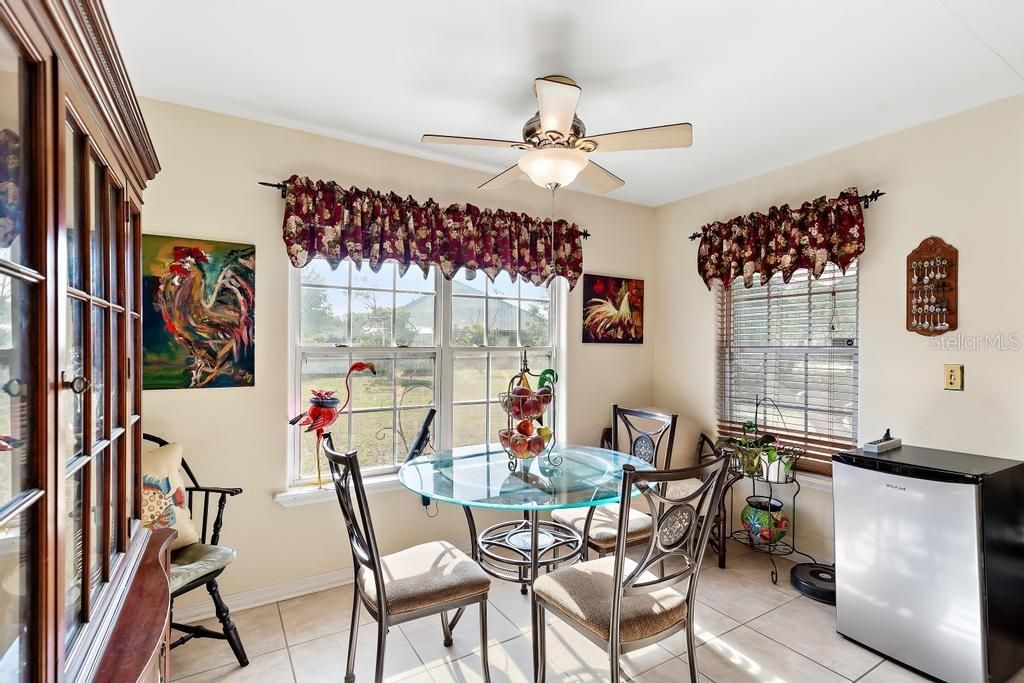 Active With Contract: $274,900 (3 beds, 2 baths, 1773 Square Feet)
