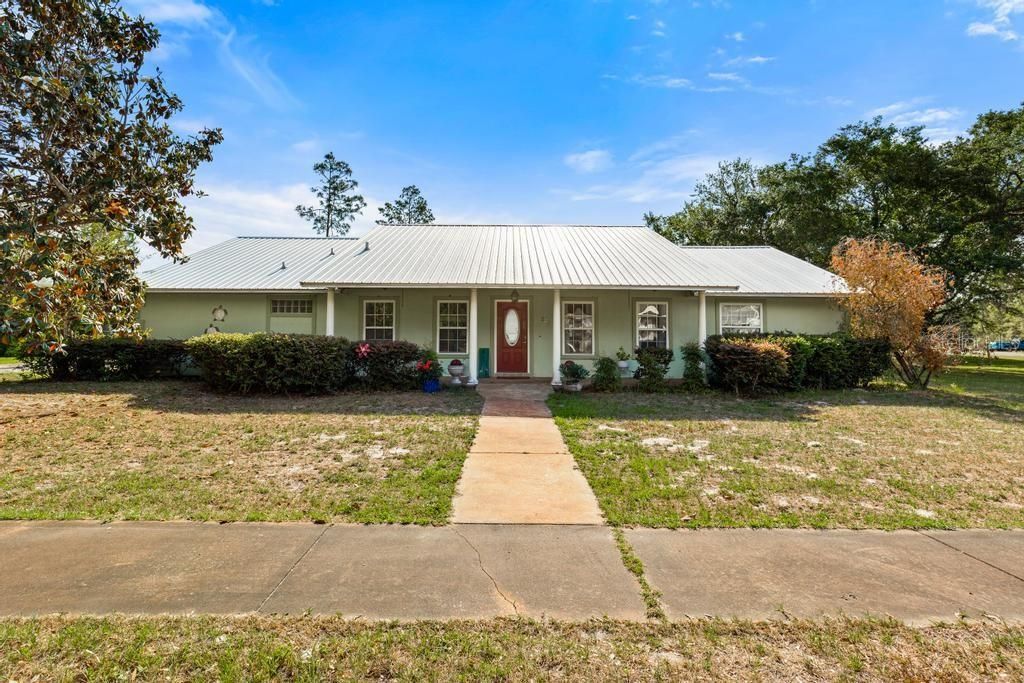 Active With Contract: $274,900 (3 beds, 2 baths, 1773 Square Feet)