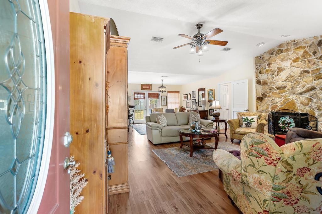 Active With Contract: $274,900 (3 beds, 2 baths, 1773 Square Feet)