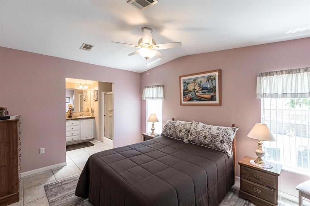 Active With Contract: $199,000 (2 beds, 2 baths, 1566 Square Feet)