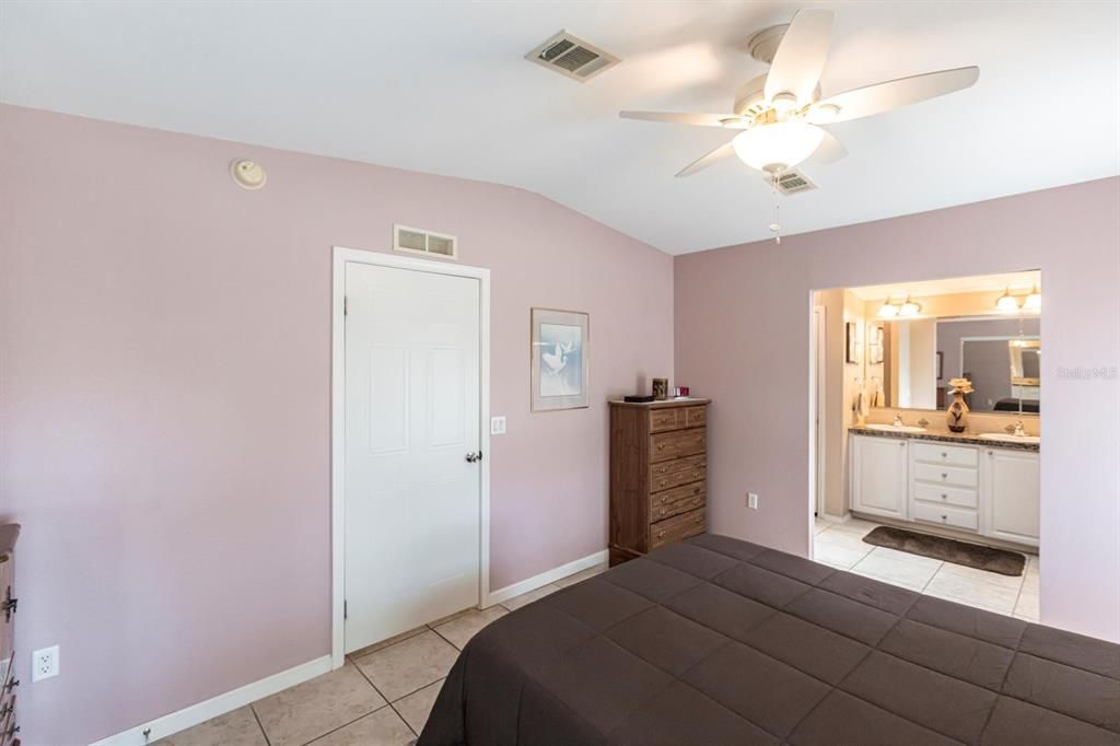 Active With Contract: $199,000 (2 beds, 2 baths, 1566 Square Feet)