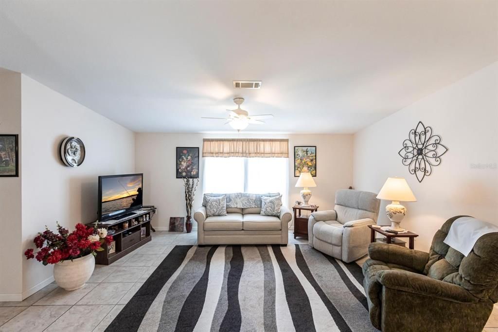 Active With Contract: $199,000 (2 beds, 2 baths, 1566 Square Feet)