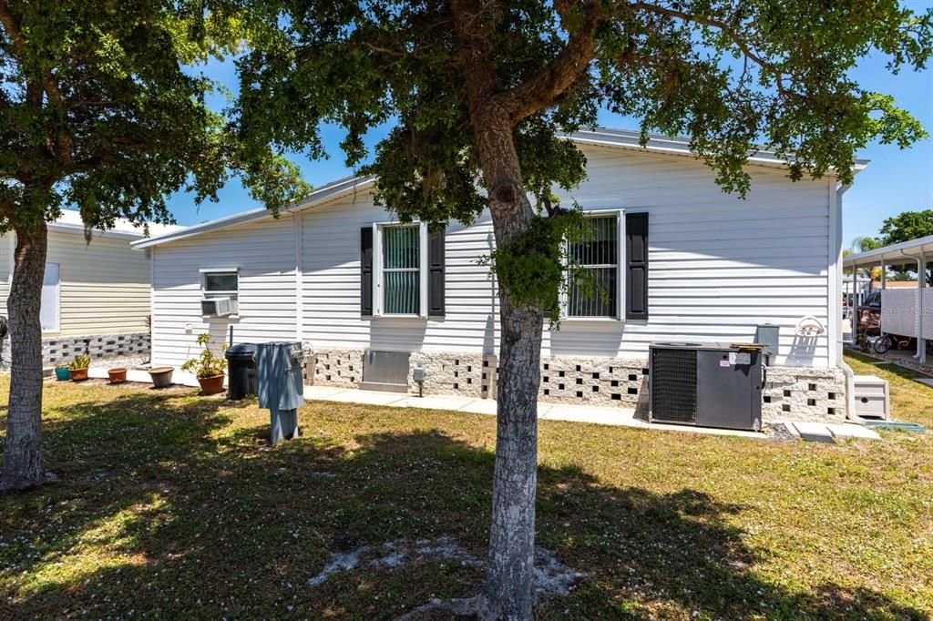 Active With Contract: $199,000 (2 beds, 2 baths, 1566 Square Feet)