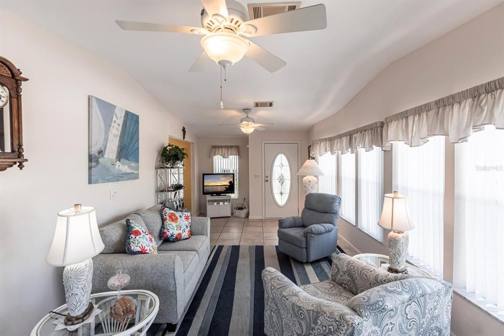 Active With Contract: $199,000 (2 beds, 2 baths, 1566 Square Feet)