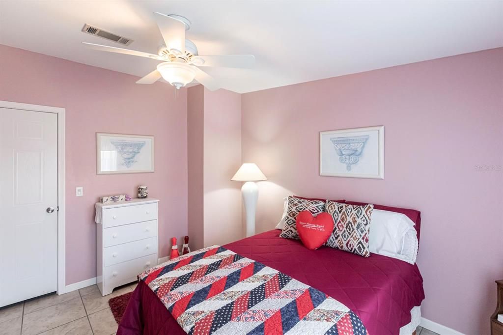 Active With Contract: $199,000 (2 beds, 2 baths, 1566 Square Feet)