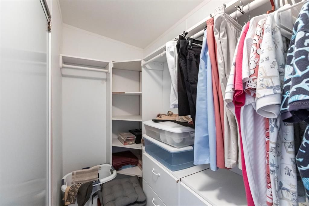 Active With Contract: $199,000 (2 beds, 2 baths, 1566 Square Feet)