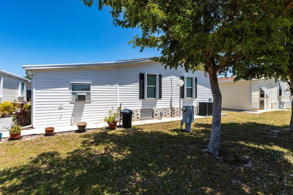 Active With Contract: $199,000 (2 beds, 2 baths, 1566 Square Feet)