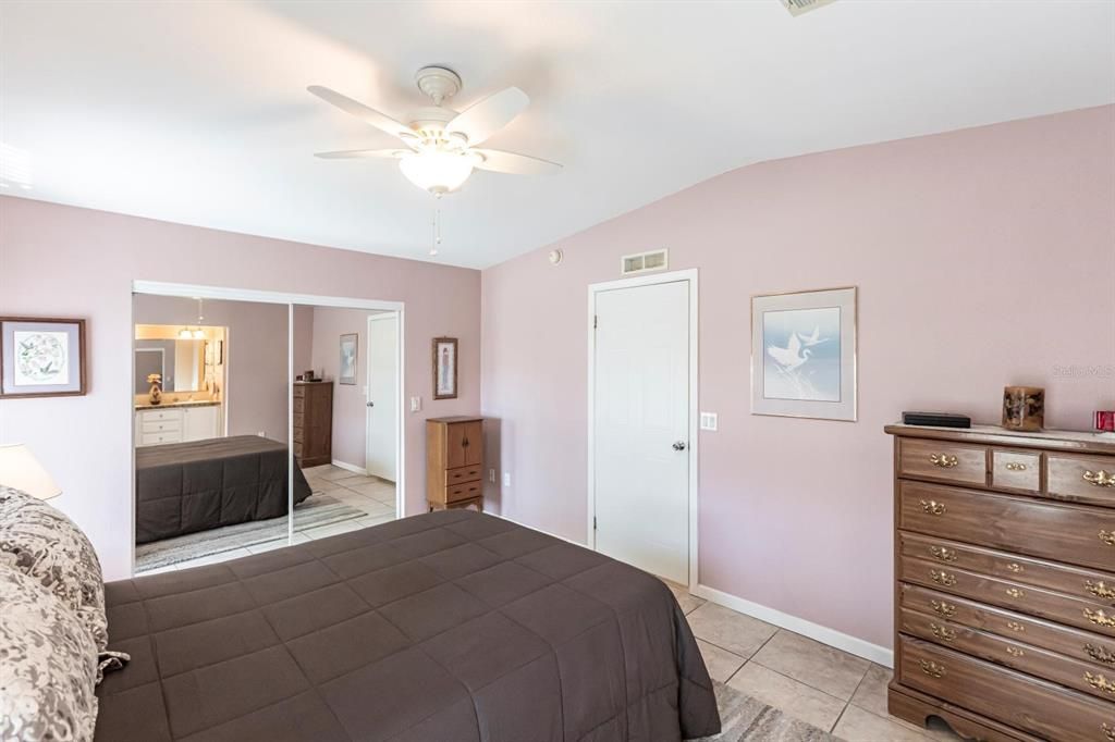 Active With Contract: $199,000 (2 beds, 2 baths, 1566 Square Feet)