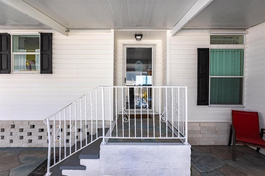 Active With Contract: $199,000 (2 beds, 2 baths, 1566 Square Feet)