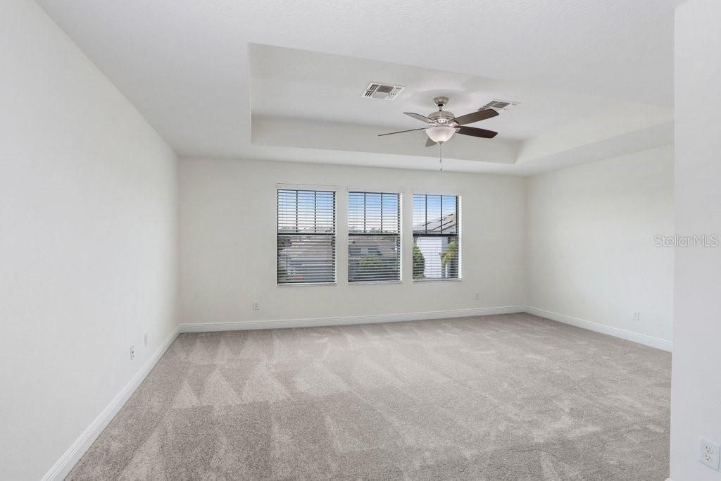 Под контрактом: $699,900 (5 спален, 3 ванн, 3316 Квадратных фут)