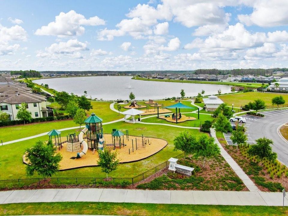 Под контрактом: $699,900 (5 спален, 3 ванн, 3316 Квадратных фут)