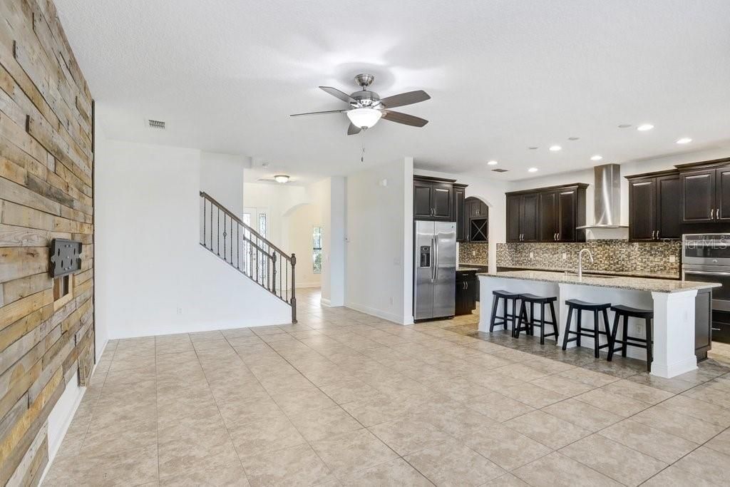 Под контрактом: $699,900 (5 спален, 3 ванн, 3316 Квадратных фут)