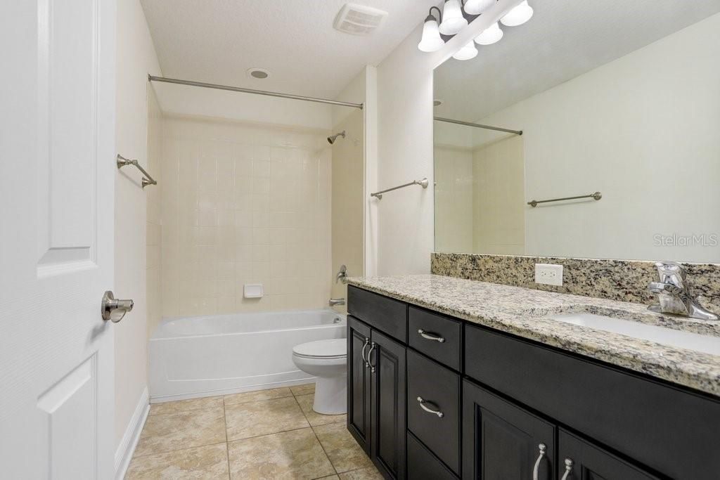 Под контрактом: $699,900 (5 спален, 3 ванн, 3316 Квадратных фут)