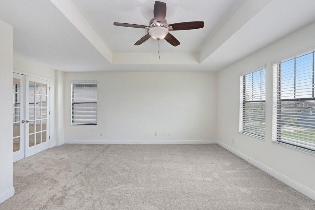 Под контрактом: $699,900 (5 спален, 3 ванн, 3316 Квадратных фут)