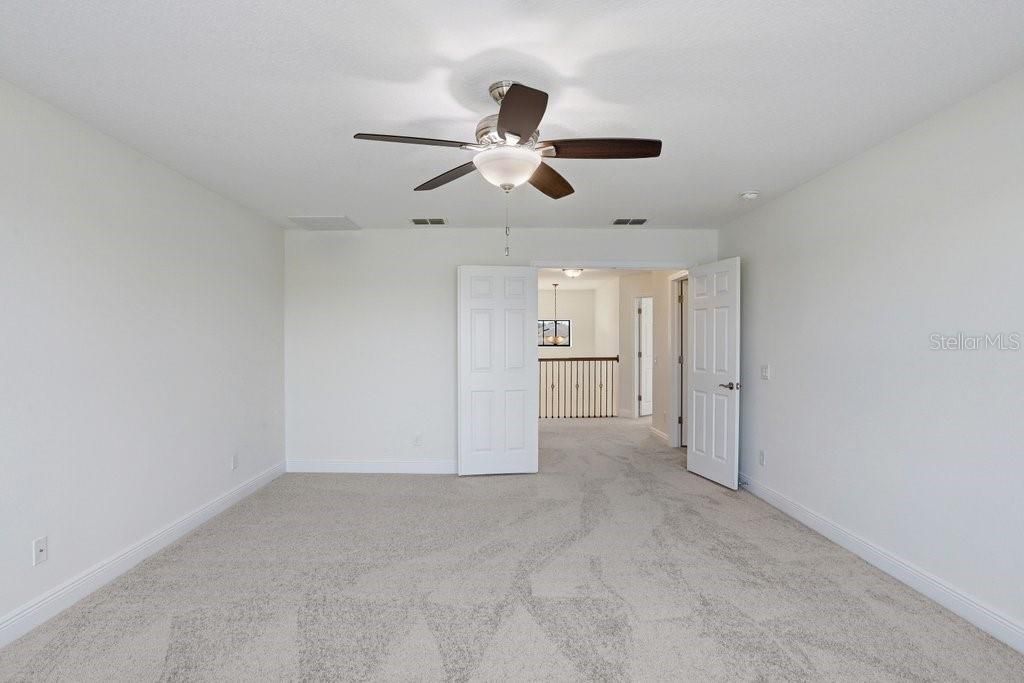 Под контрактом: $699,900 (5 спален, 3 ванн, 3316 Квадратных фут)