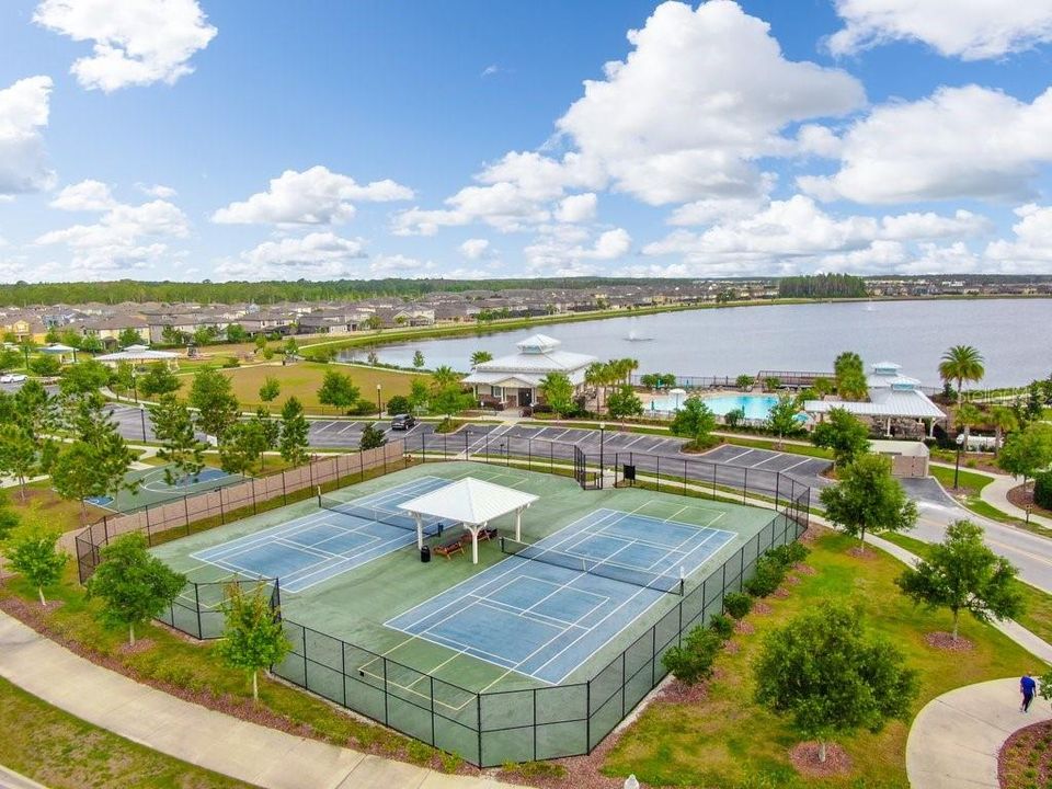 Под контрактом: $699,900 (5 спален, 3 ванн, 3316 Квадратных фут)