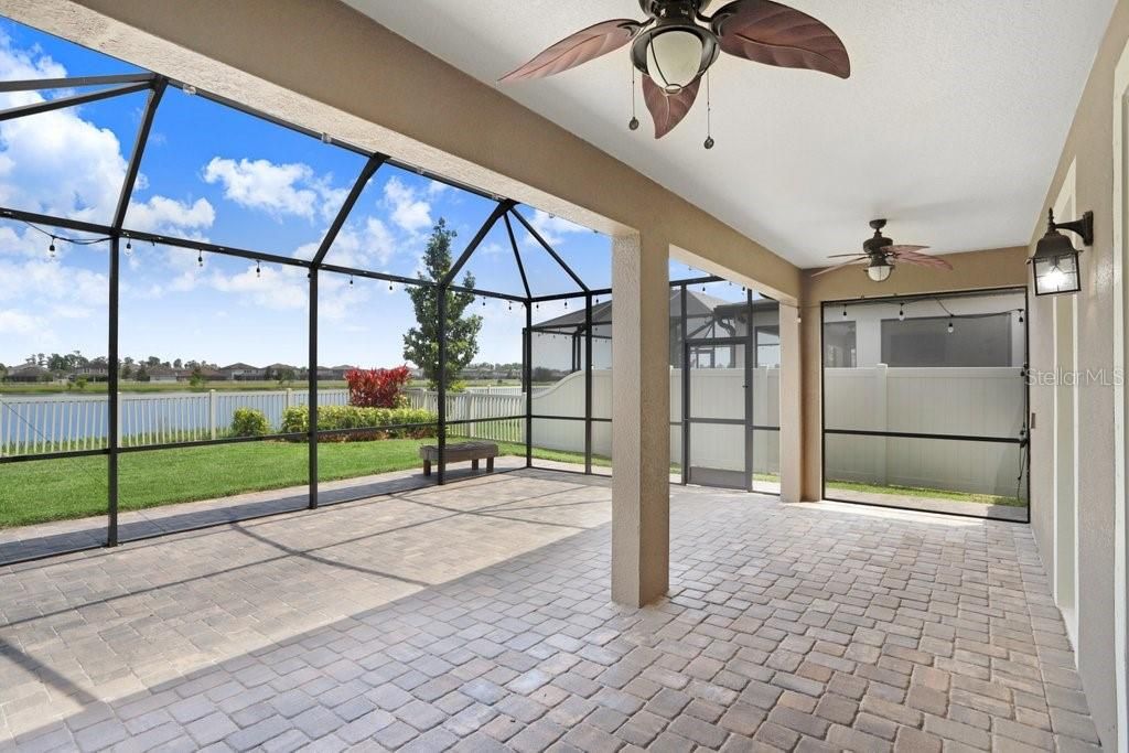 Под контрактом: $699,900 (5 спален, 3 ванн, 3316 Квадратных фут)