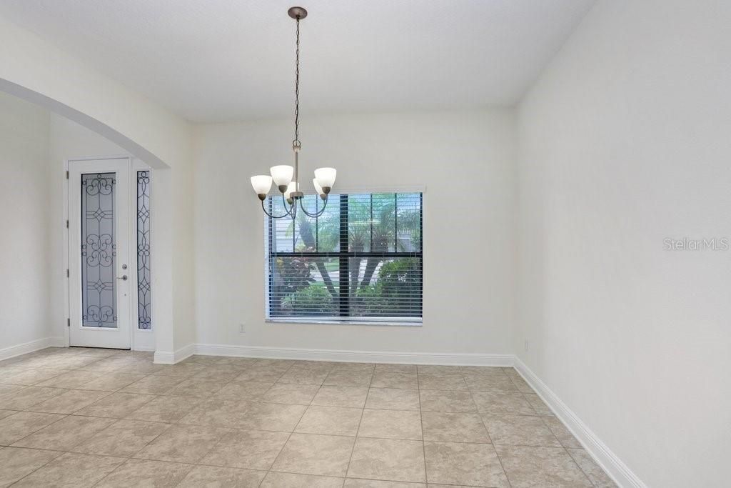 Под контрактом: $699,900 (5 спален, 3 ванн, 3316 Квадратных фут)