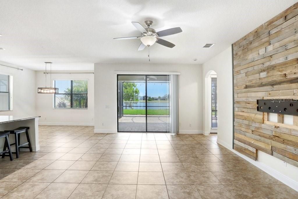 Под контрактом: $699,900 (5 спален, 3 ванн, 3316 Квадратных фут)