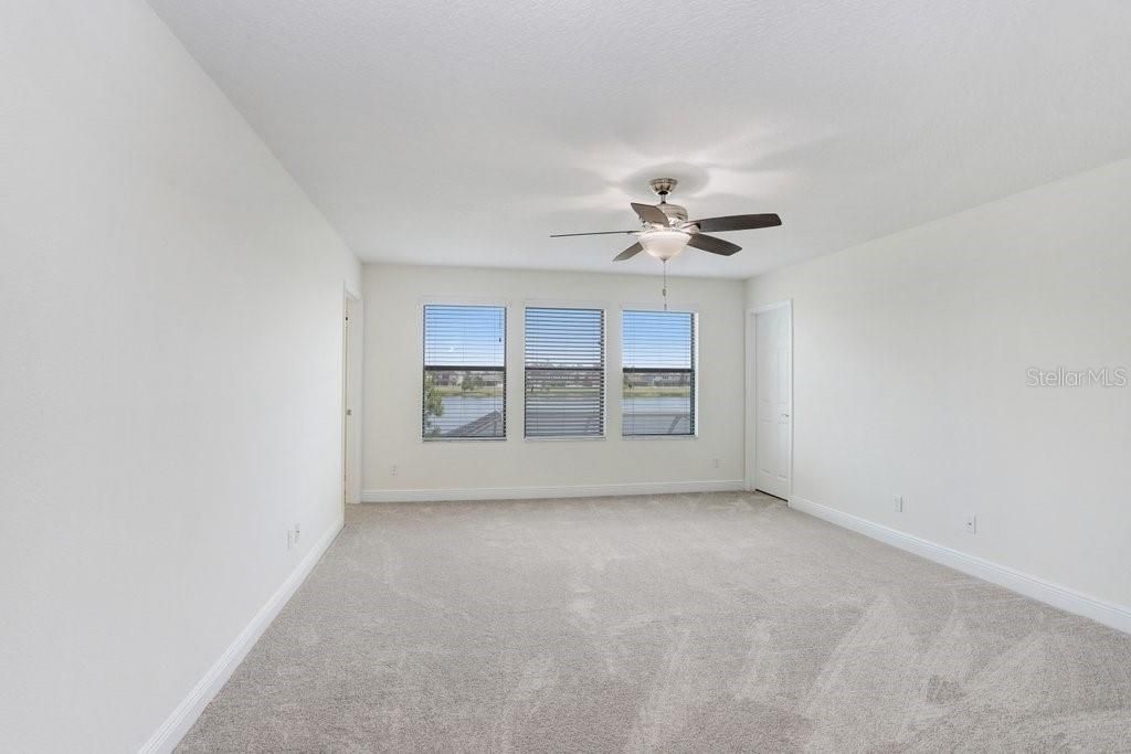 Под контрактом: $699,900 (5 спален, 3 ванн, 3316 Квадратных фут)