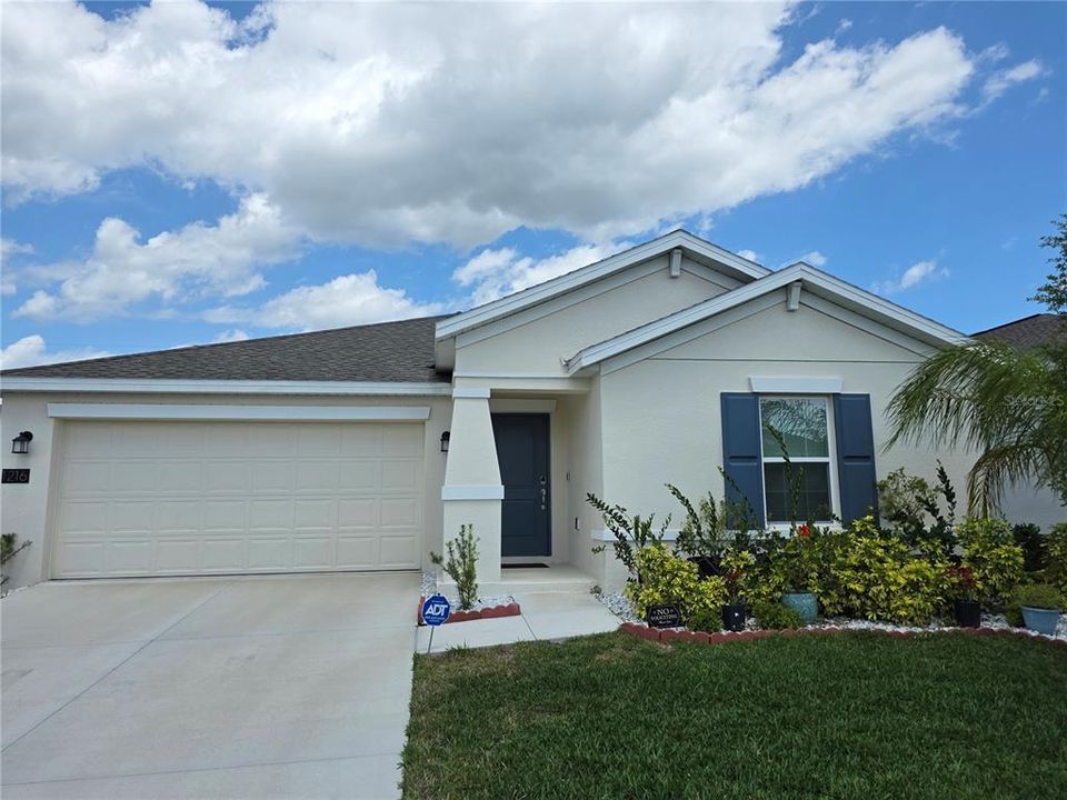 Recently Rented: $2,200 (3 beds, 2 baths, 1561 Square Feet)