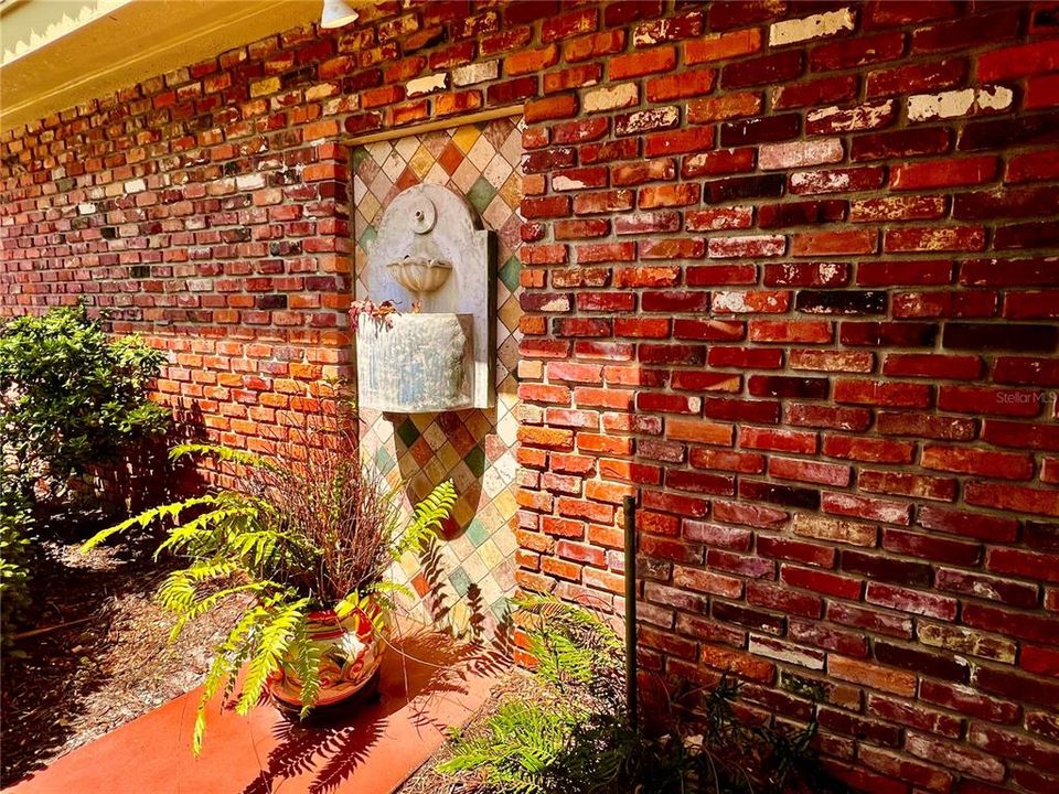 合同活跃: $995,000 (2 贝兹, 2 浴室, 1962 平方英尺)