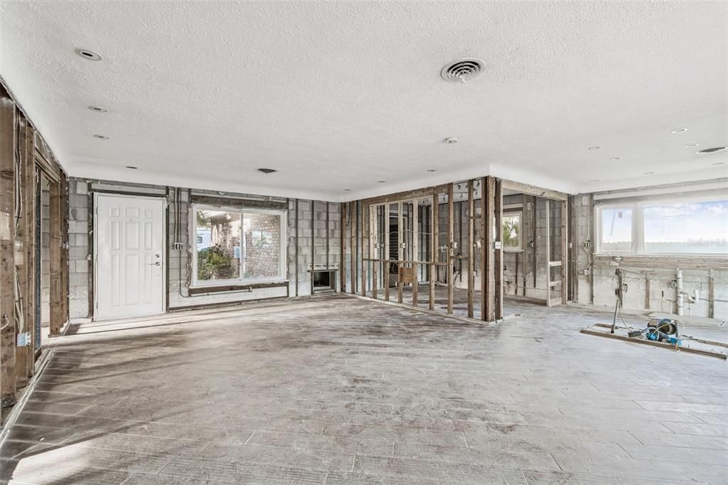 合同活跃: $995,000 (2 贝兹, 2 浴室, 1962 平方英尺)