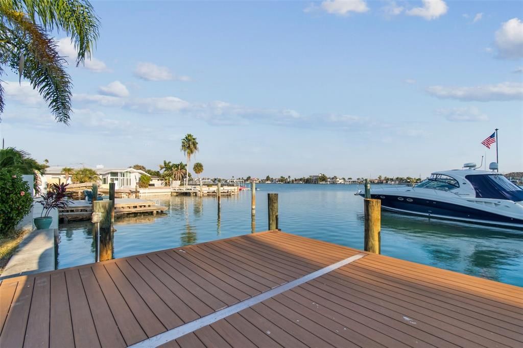 合同活跃: $995,000 (2 贝兹, 2 浴室, 1962 平方英尺)