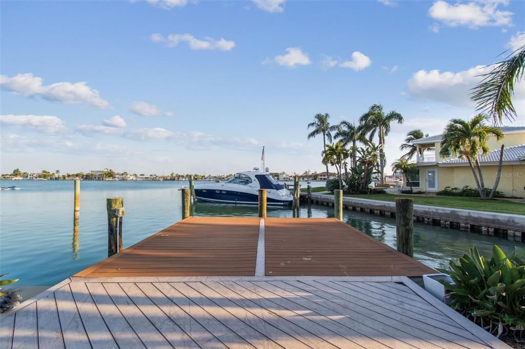 合同活跃: $995,000 (2 贝兹, 2 浴室, 1962 平方英尺)