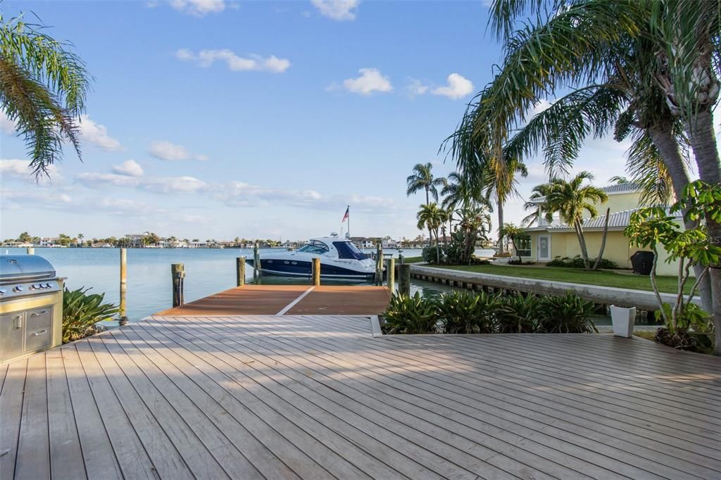 合同活跃: $995,000 (2 贝兹, 2 浴室, 1962 平方英尺)