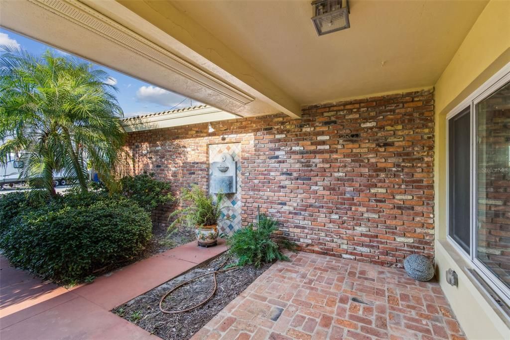 合同活跃: $995,000 (2 贝兹, 2 浴室, 1962 平方英尺)