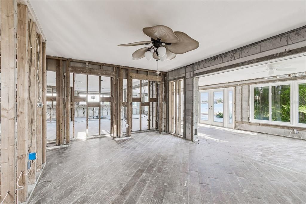 合同活跃: $995,000 (2 贝兹, 2 浴室, 1962 平方英尺)