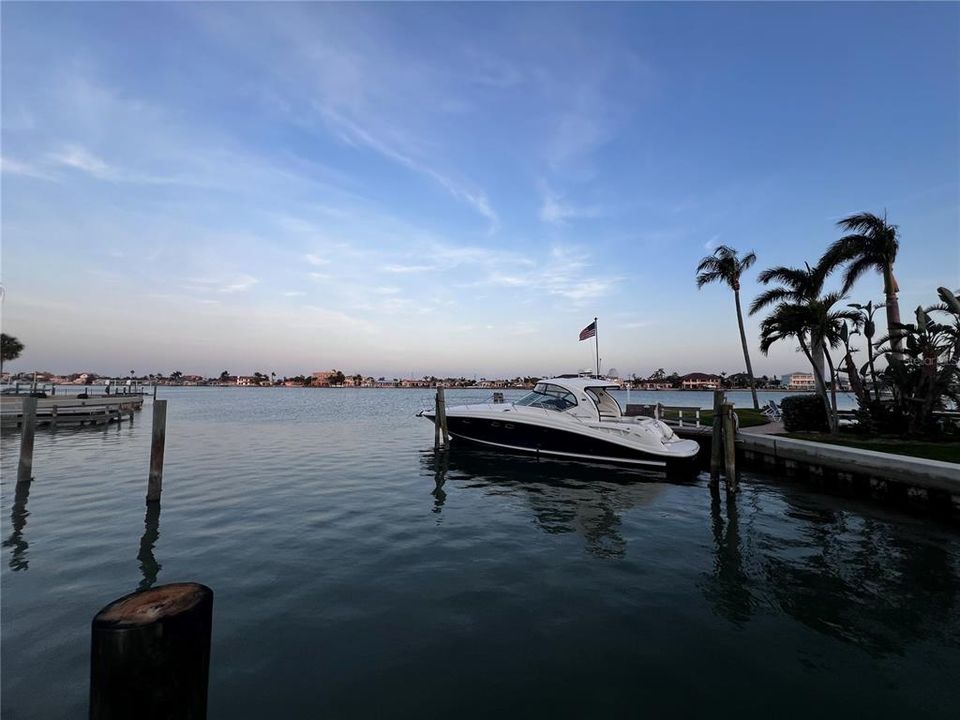 合同活跃: $995,000 (2 贝兹, 2 浴室, 1962 平方英尺)