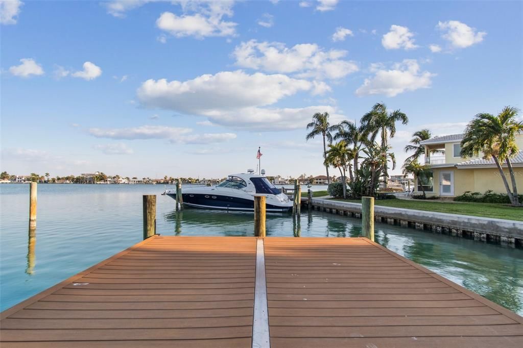 合同活跃: $995,000 (2 贝兹, 2 浴室, 1962 平方英尺)