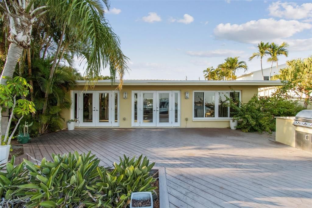 合同活跃: $995,000 (2 贝兹, 2 浴室, 1962 平方英尺)