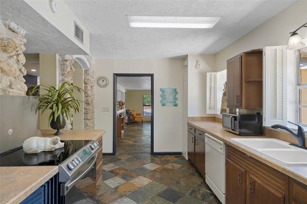 For Sale: $1,100,000 (0 beds, 0 baths, 4812 Square Feet)