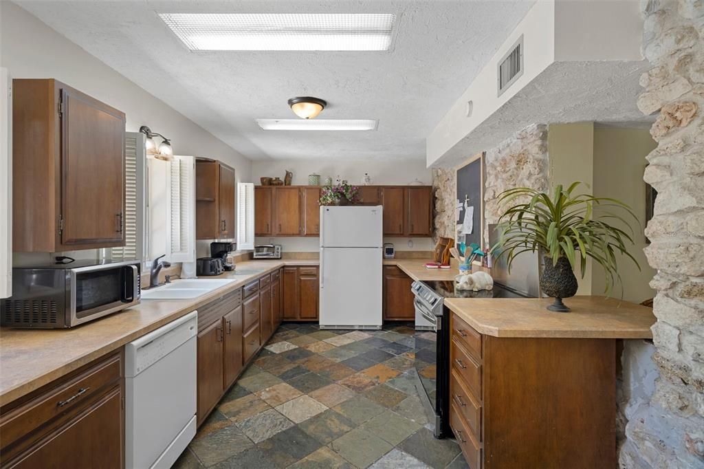 For Sale: $1,100,000 (0 beds, 0 baths, 4812 Square Feet)