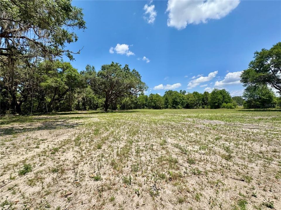 待售: $246,700 (7.49 acres)