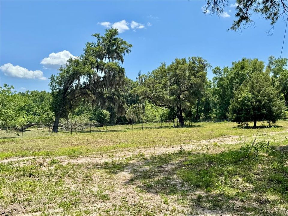 待售: $246,700 (7.49 acres)