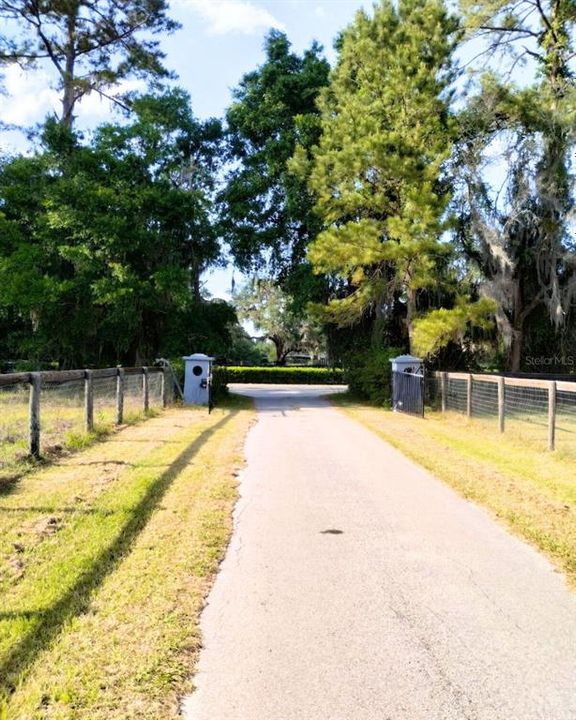 待售: $385,000 (6.07 acres)