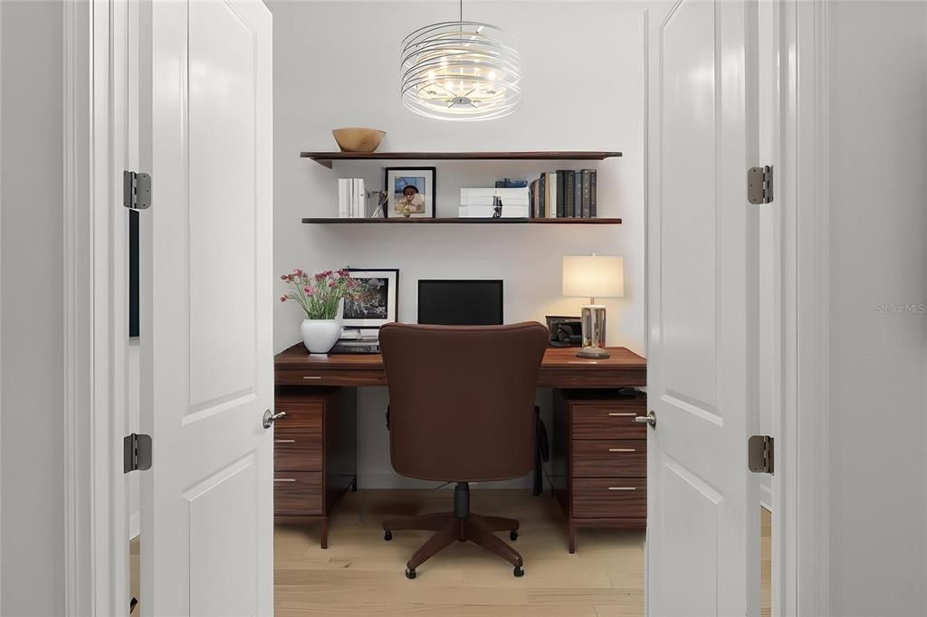 For Sale: $887,500 (4 beds, 3 baths, 2568 Square Feet)