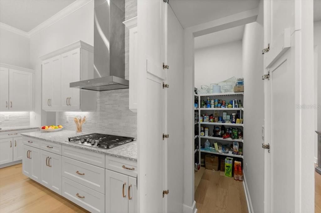 For Sale: $887,500 (4 beds, 3 baths, 2568 Square Feet)