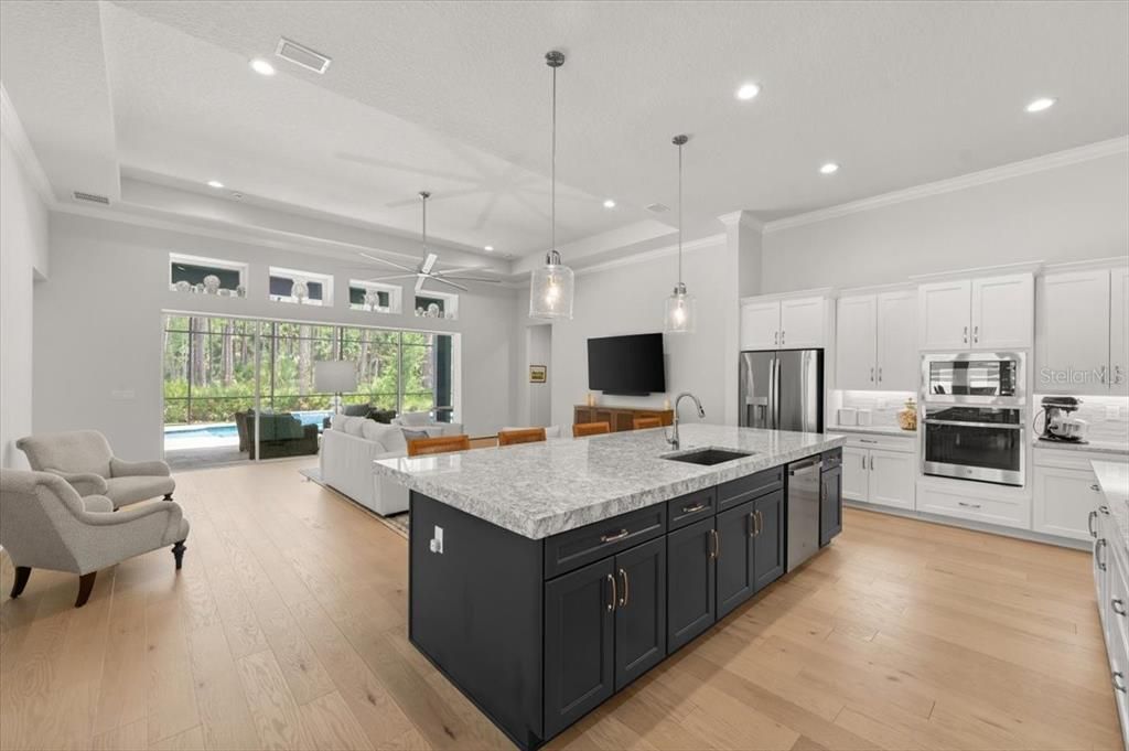 For Sale: $887,500 (4 beds, 3 baths, 2568 Square Feet)