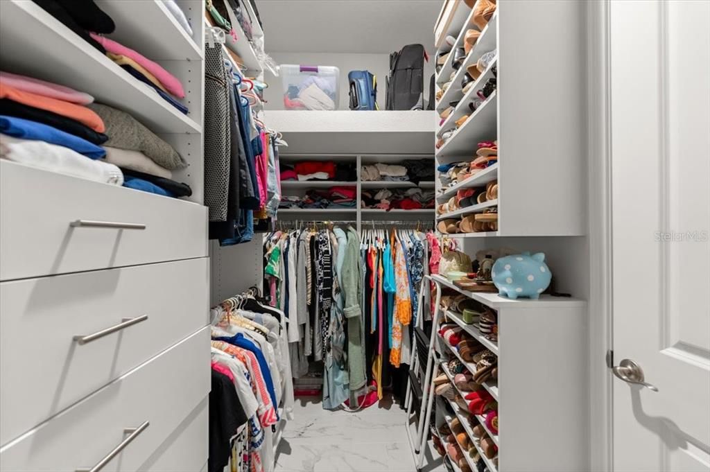 For Sale: $887,500 (4 beds, 3 baths, 2568 Square Feet)