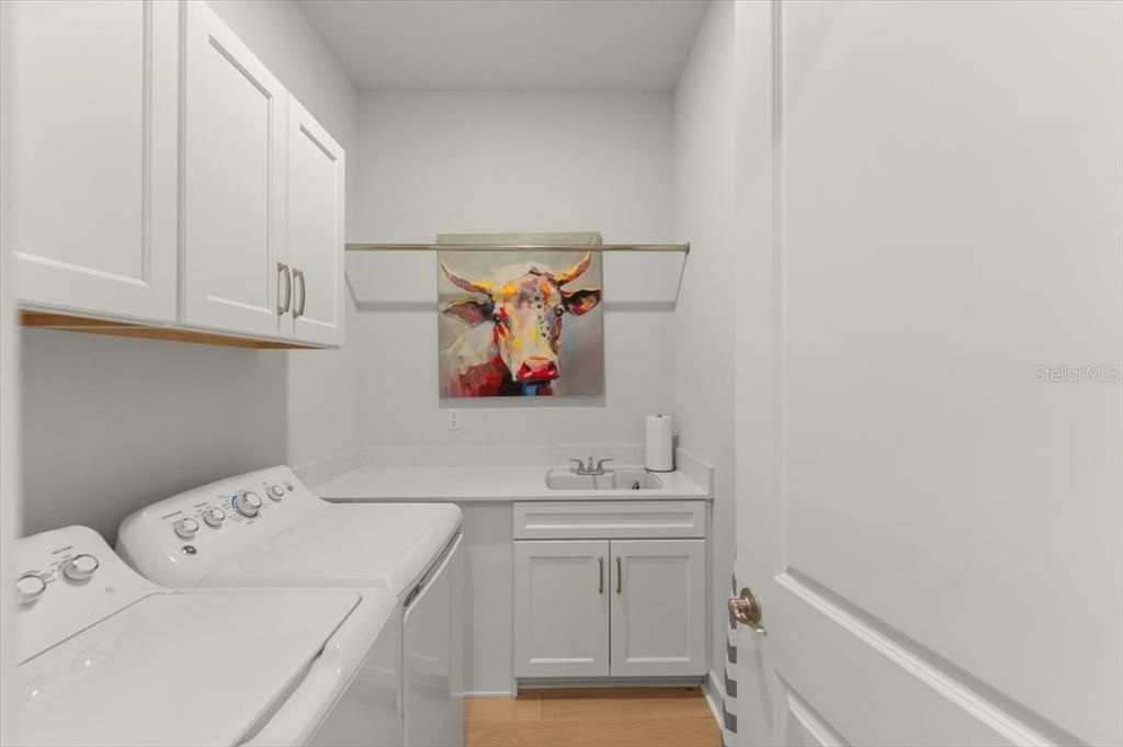 For Sale: $887,500 (4 beds, 3 baths, 2568 Square Feet)