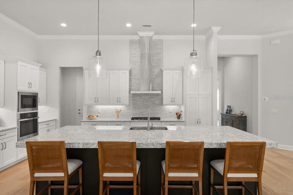 For Sale: $887,500 (4 beds, 3 baths, 2568 Square Feet)